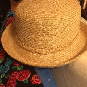 Light colored 100 percent straw hat